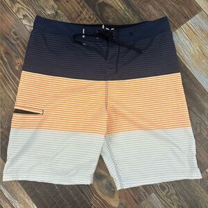 Men’s Hurley board shorts 38